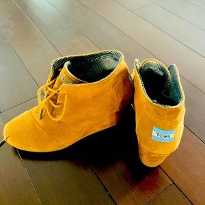 Tom’s suede wedge bootie
